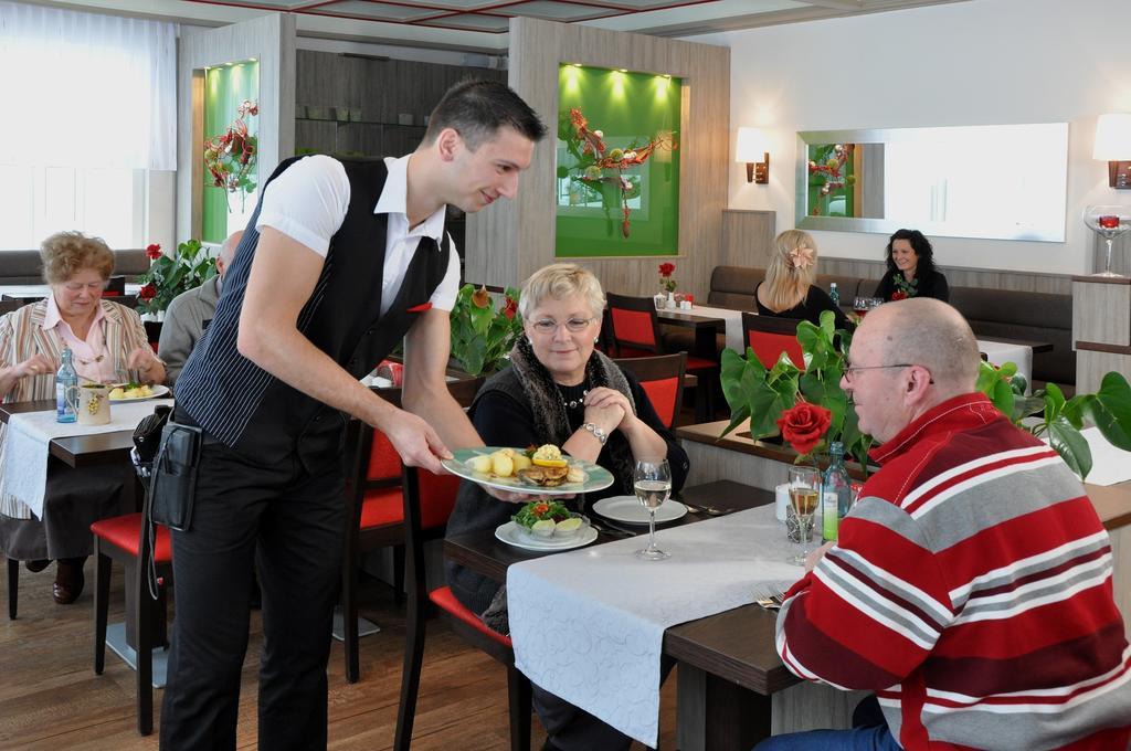 Hotel Gondelfahrt 쿠로르트존스도르프 외부 사진