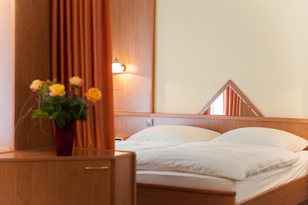 Hotel Gondelfahrt 쿠로르트존스도르프 외부 사진